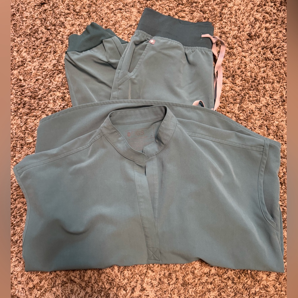 Figs hydroGreen Scrub Set